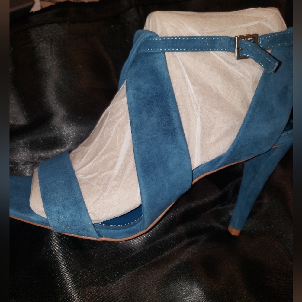 NWT Vince Camuto VC- Kalintie Suede Shoes - Picture 8 of 12